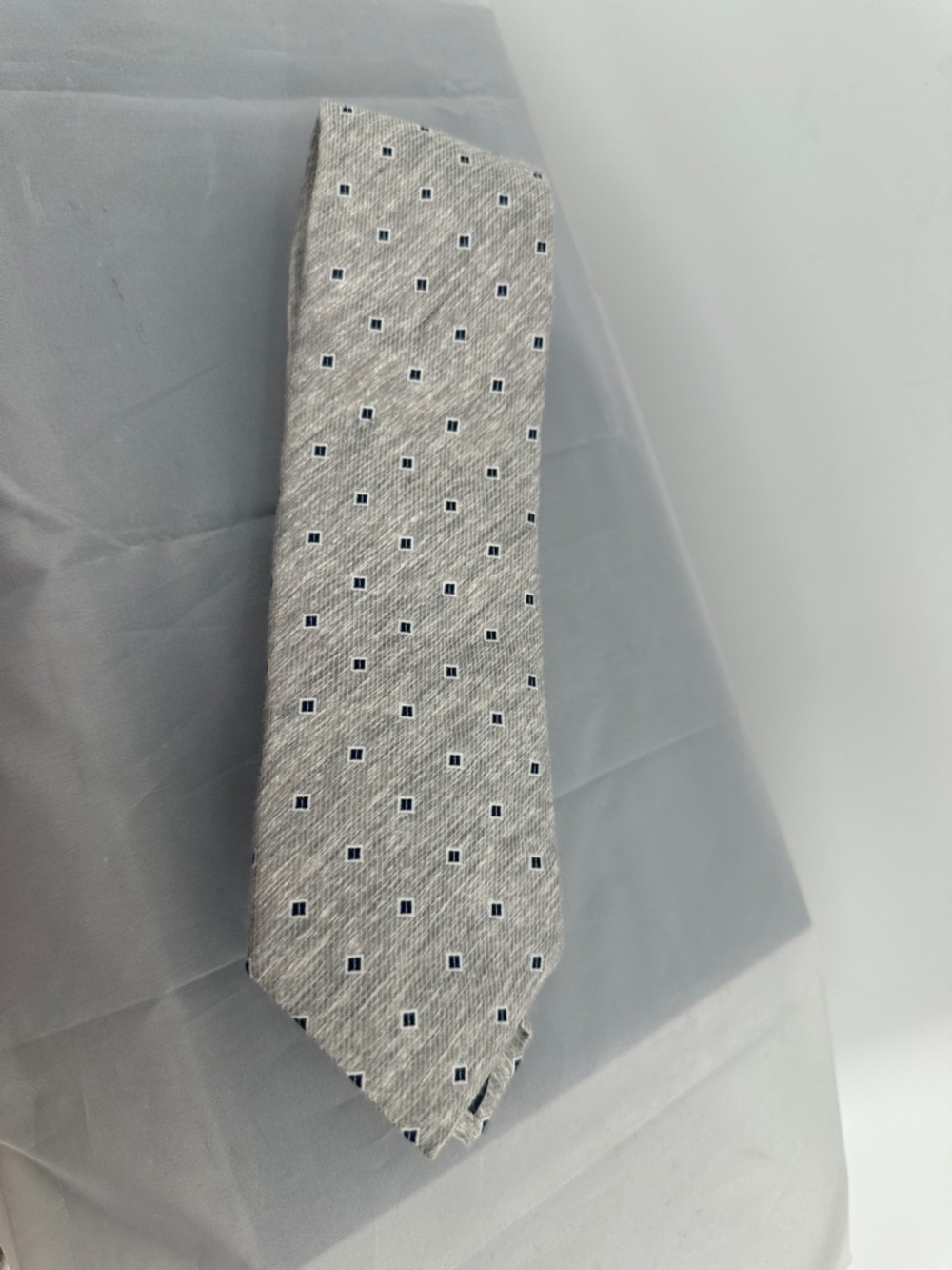 Suitsupply light grey tie